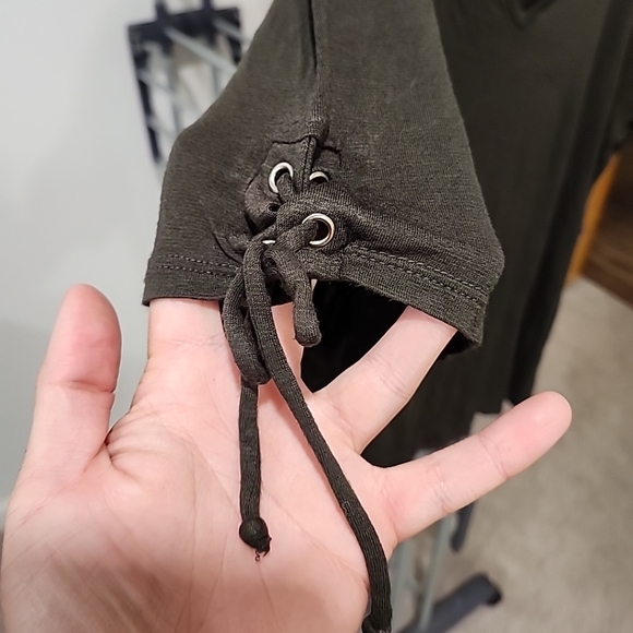 ELH Studio 2XL Hunter Green V-Neck Short Sleeve Blouse - Picture 4 of 8